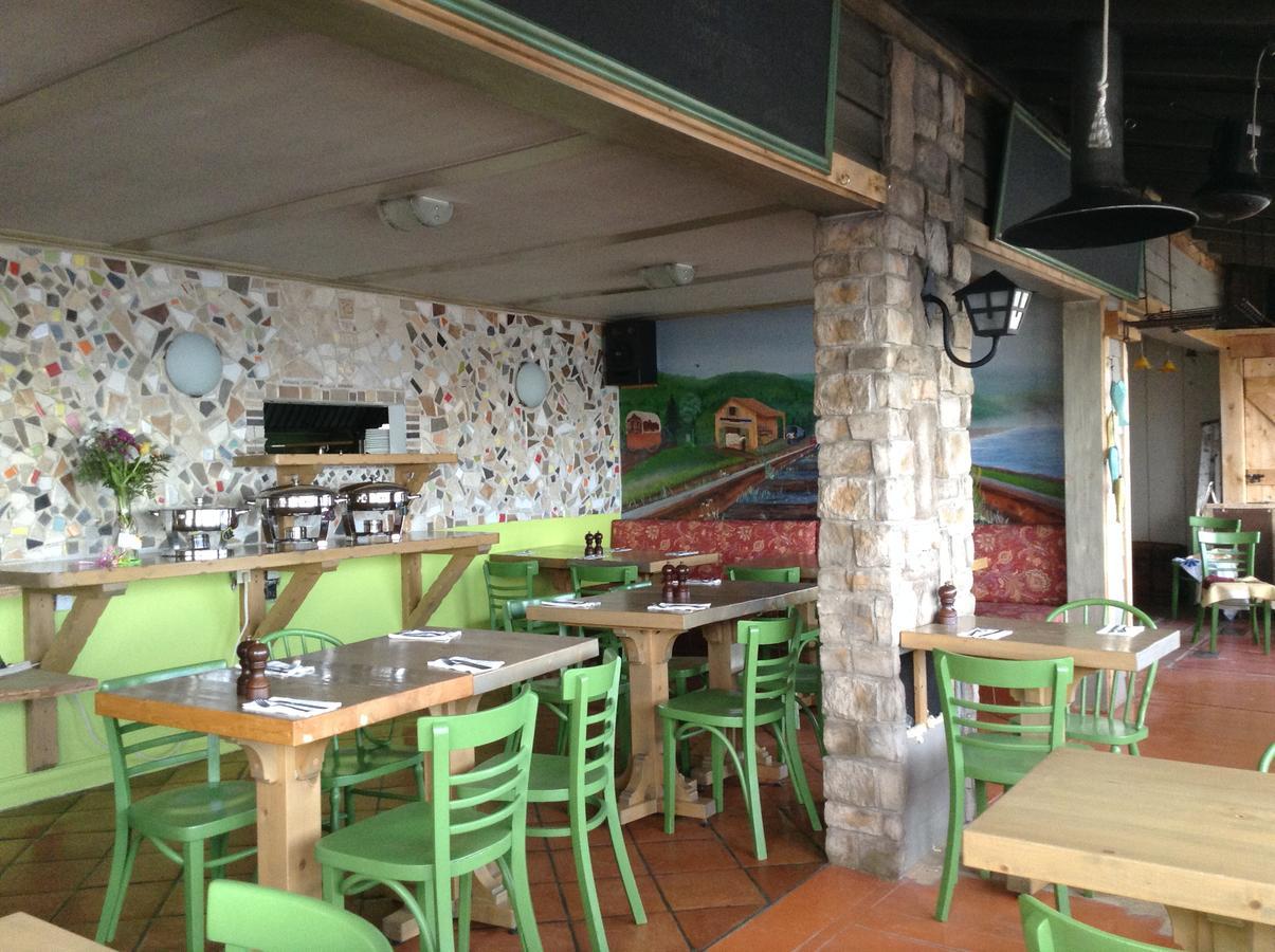 Restaurant Motel De La Plage Saint-Irenee Exterior photo