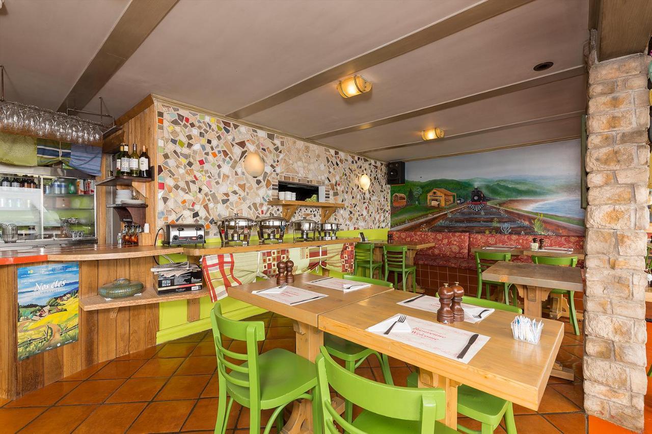 Restaurant Motel De La Plage Saint-Irenee Exterior photo